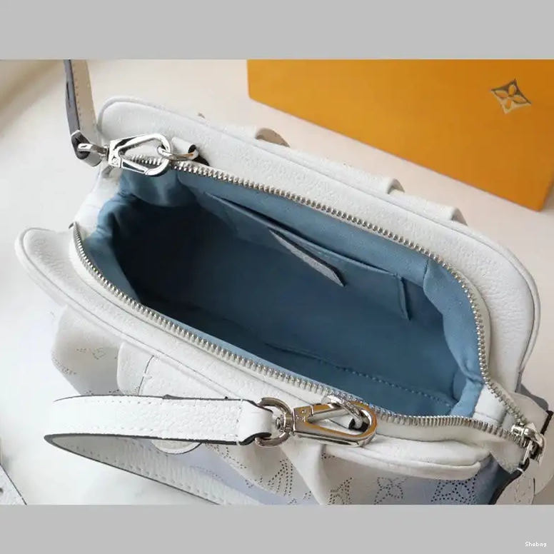 2106DJ0051 Bags LV 0524